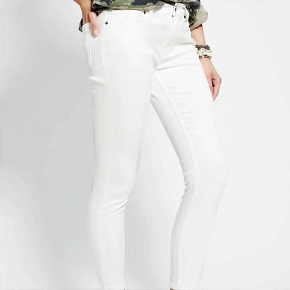 NWOT BDG Mid-Rise Twig Grazer White Jeans Size 32x26